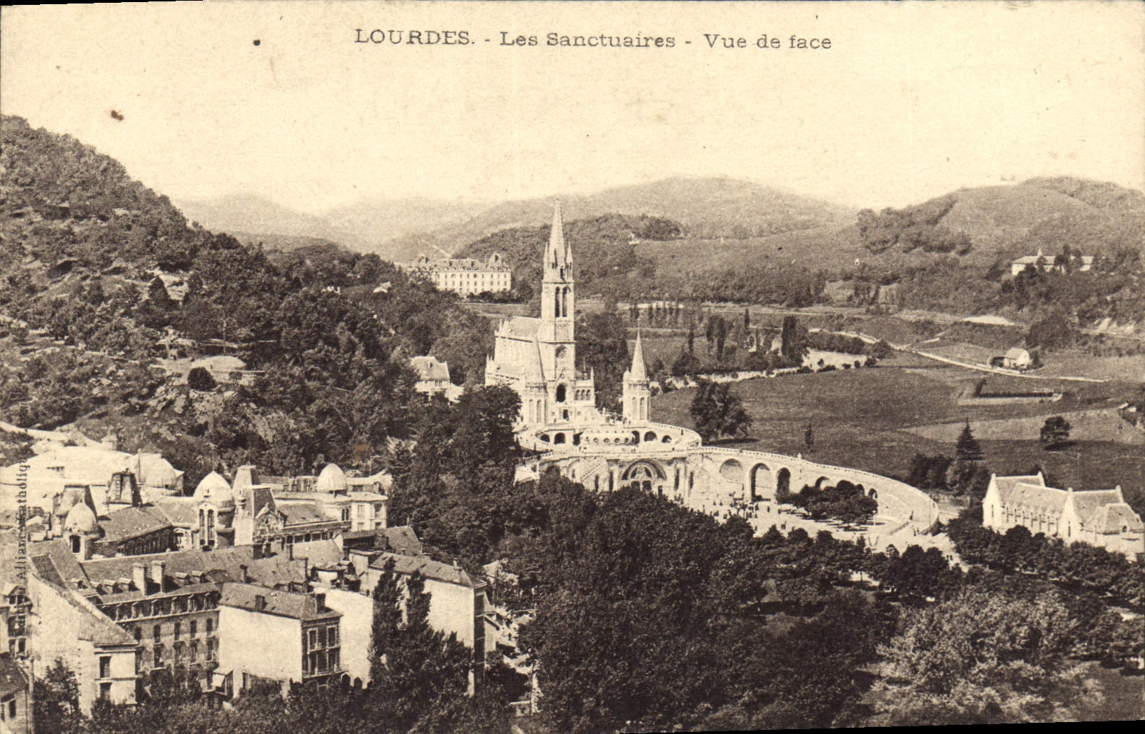 CPA Lourdes Les Sanctuaires Vue de Face 