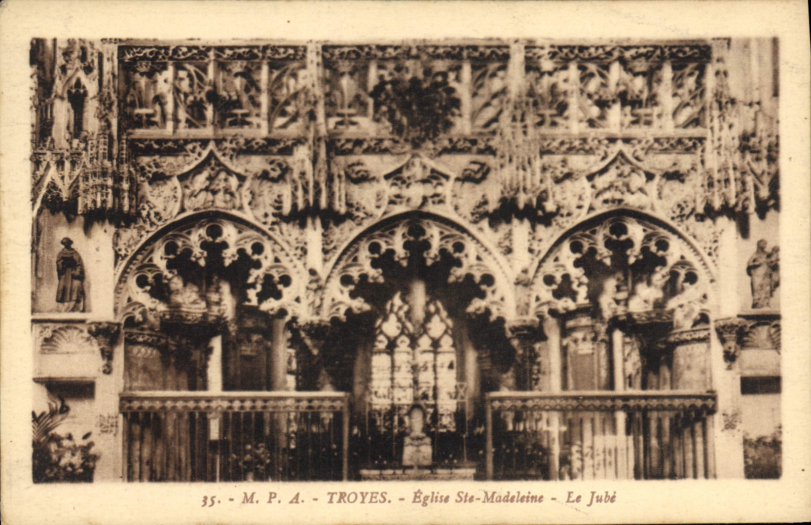 CPA Troyes Eglise Ste Madeleine Le Jube 