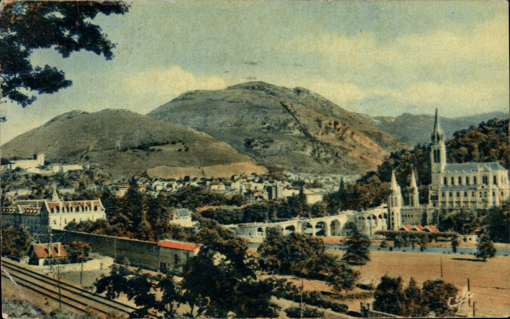 CPA Lourdes La Basilique et le Pic de Ger 