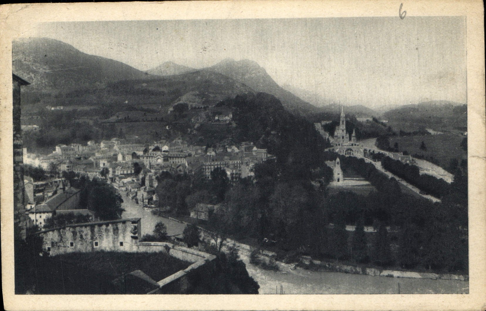 CPA Lourdes La Basilique et la Ville 