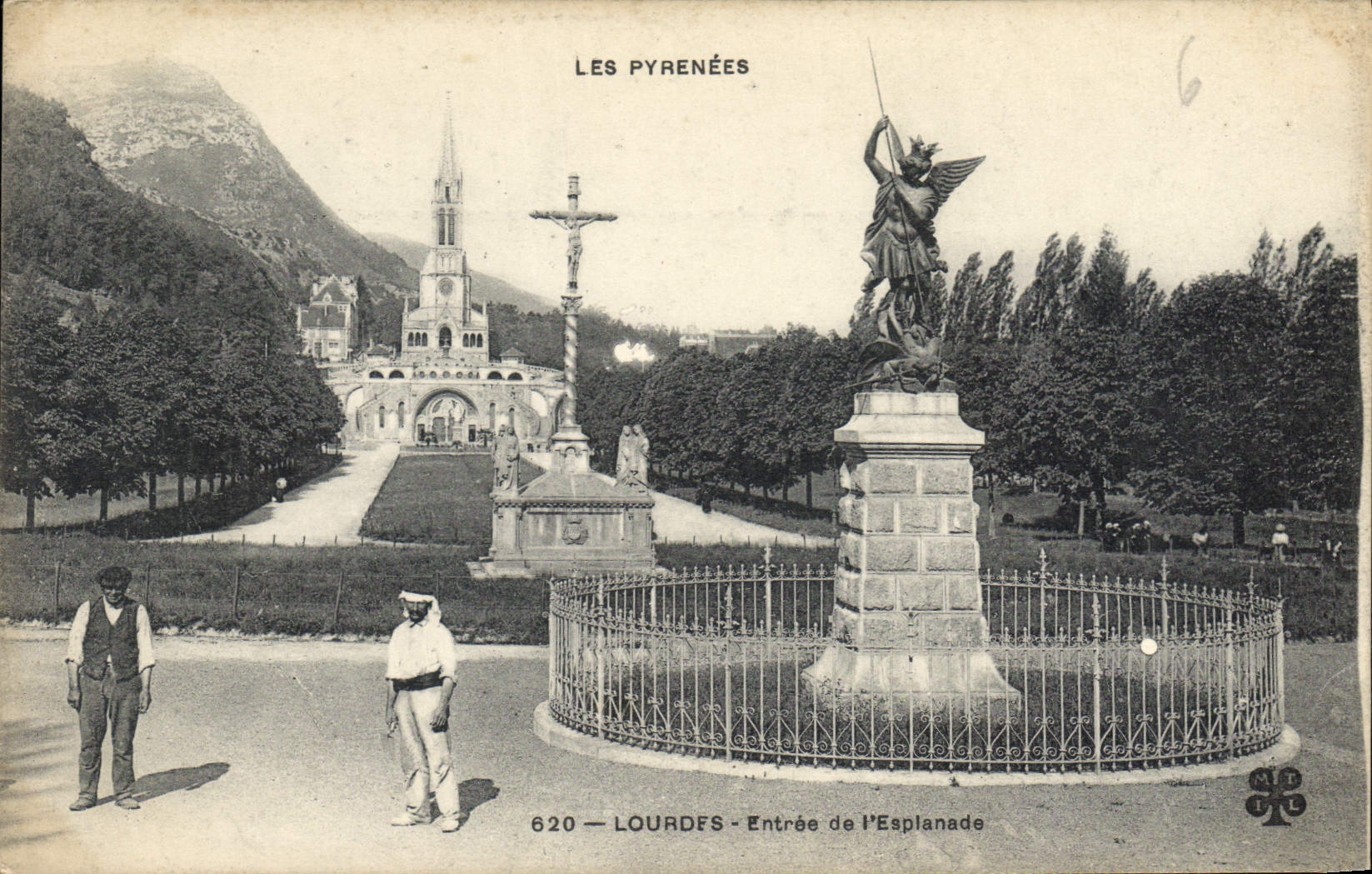 CPA Lourdes Entree de l'Esplanade 