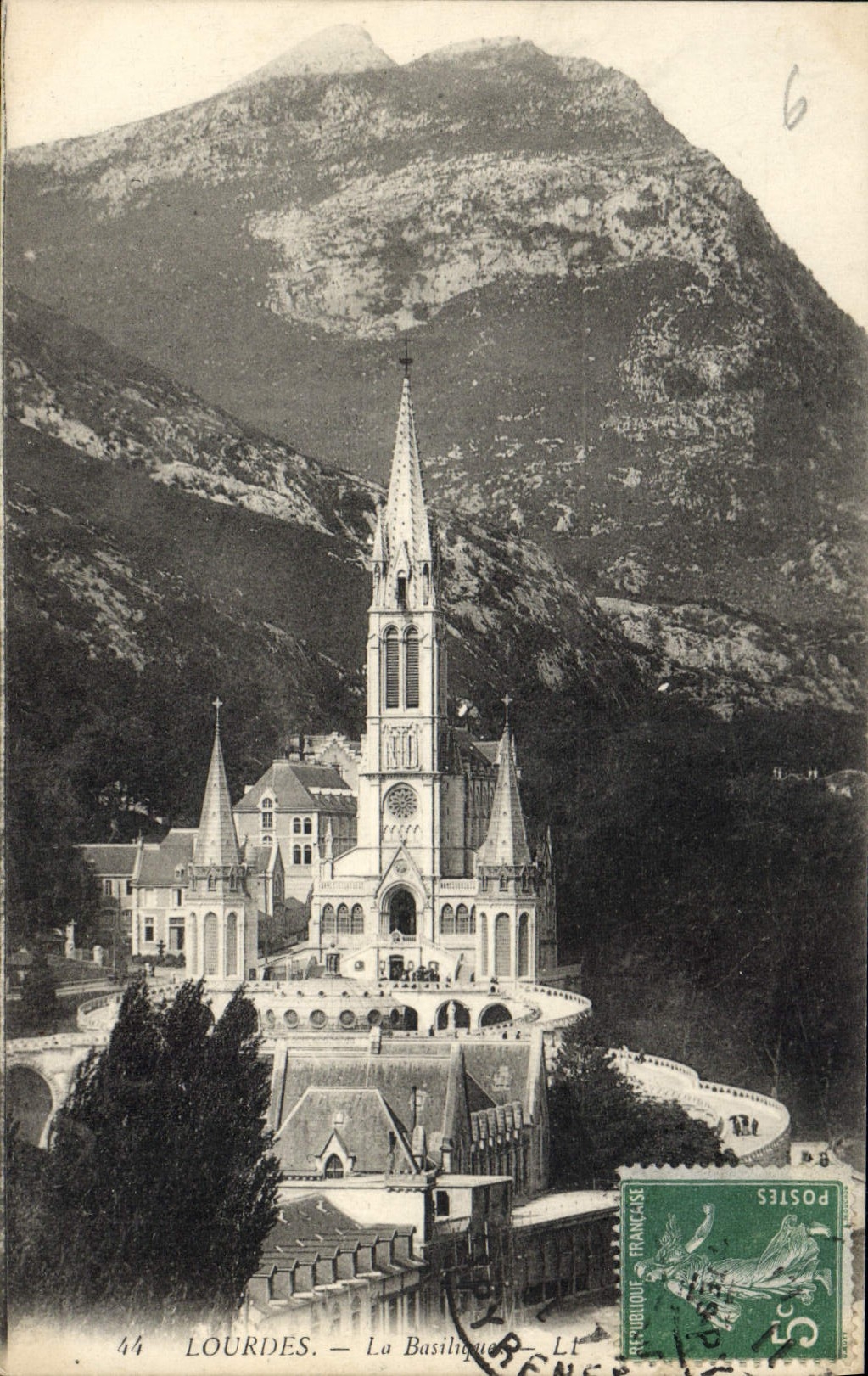 CPA Lourdes La Basilique 