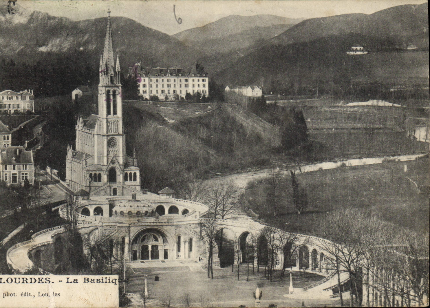 CPA Lourdes La Basilique 