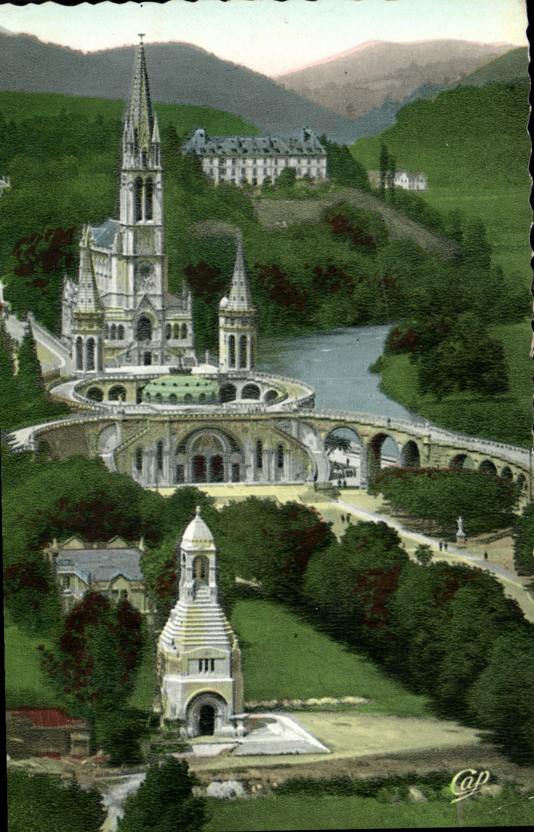 CPA Lourdes La Basilique et le Monument Interallie 