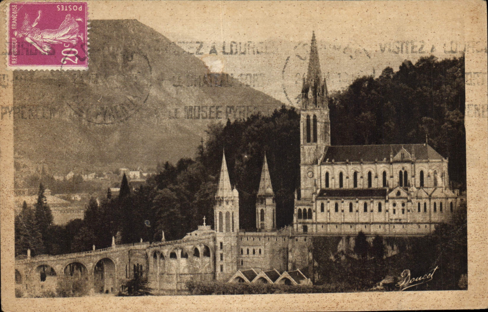 CPA Lourdes La Basilique vue de Cote 