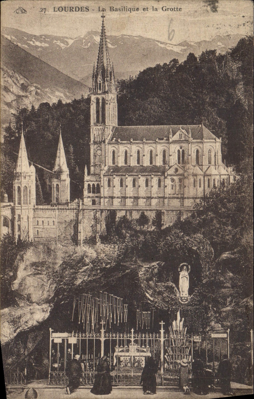 CPA Lourdes La Basilique et la Grotte 
