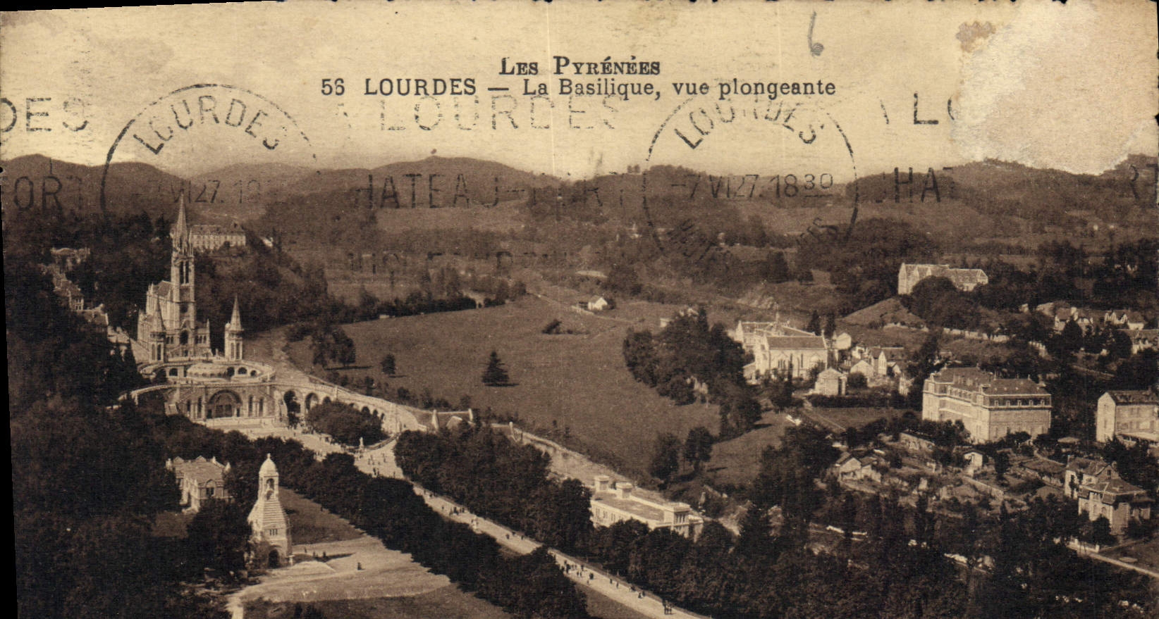 CPA Lourdes La Basilique vue Plongeante 