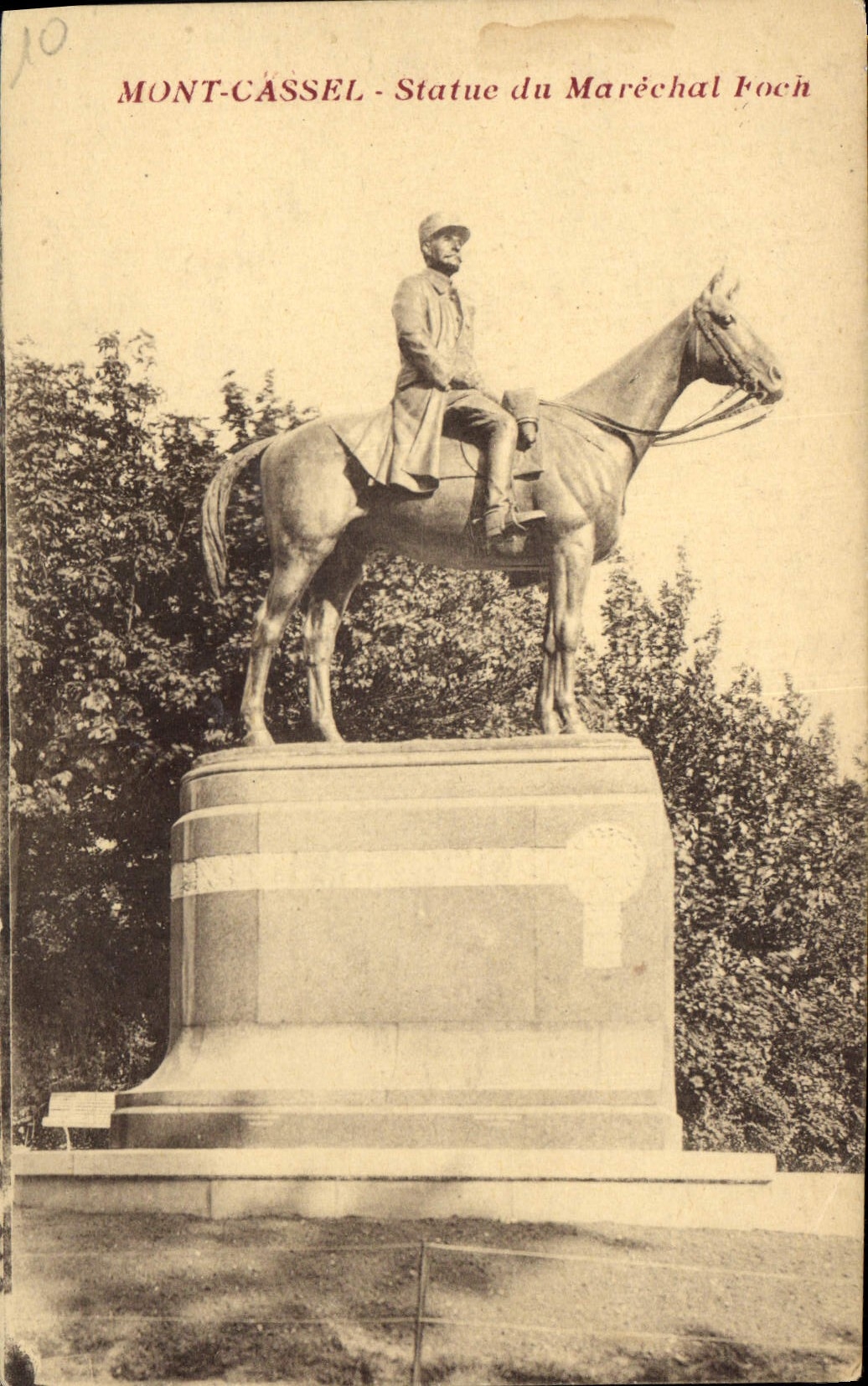 CPA Mont Cassel Statue du Marechat Foch 