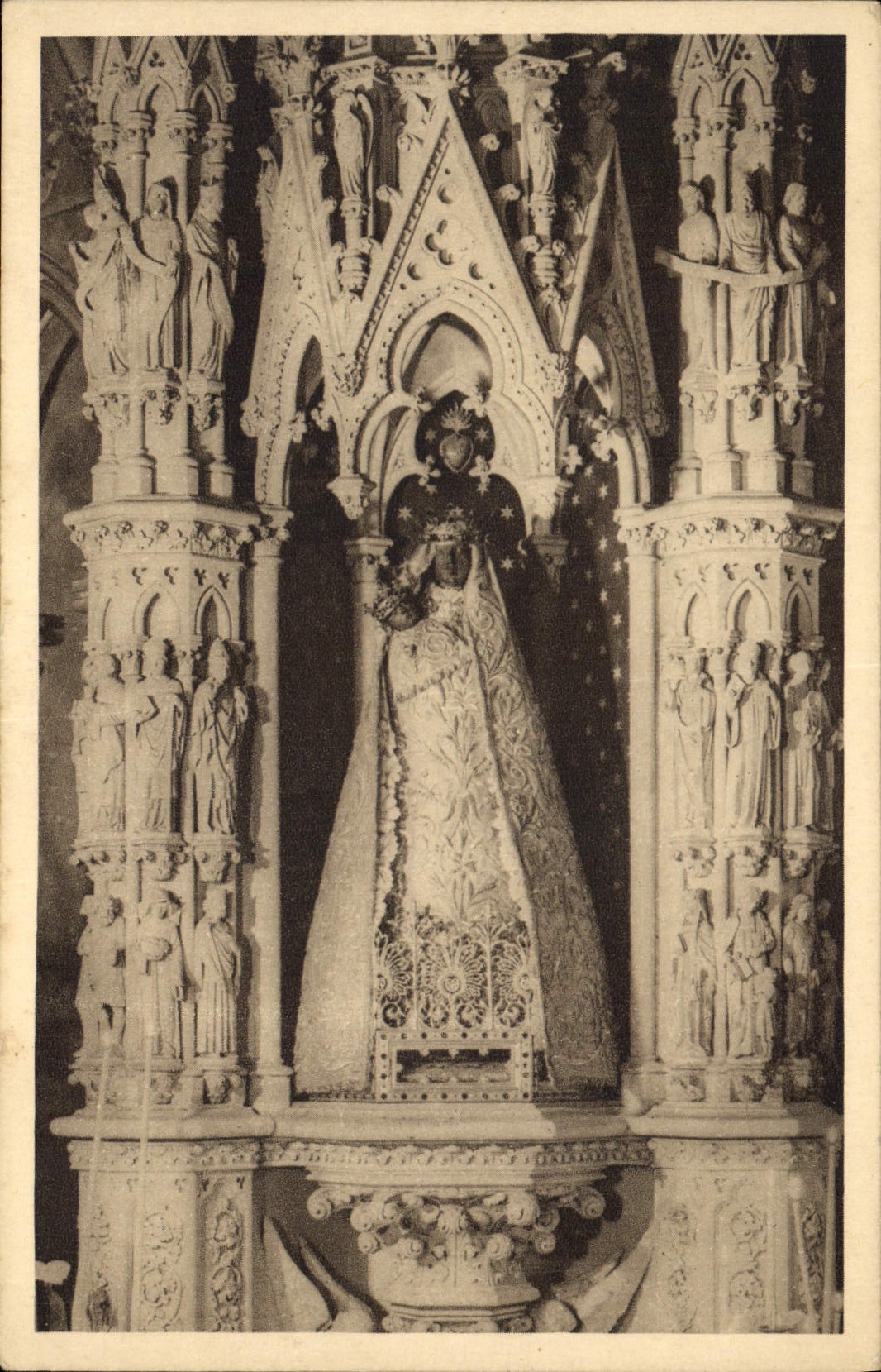 CPA Basilique de N D de la Delivrande La Statue Miraculeuse 