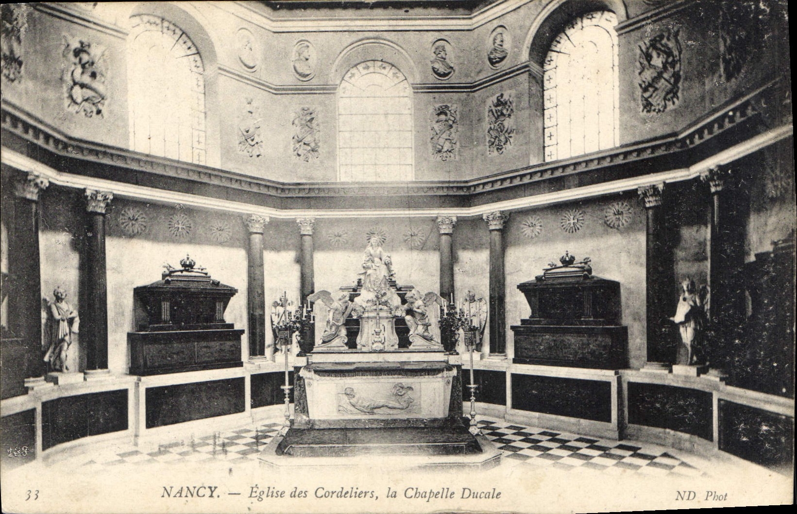CPA Nancy Eglise des Cordeliers la Chapelle Ducale 