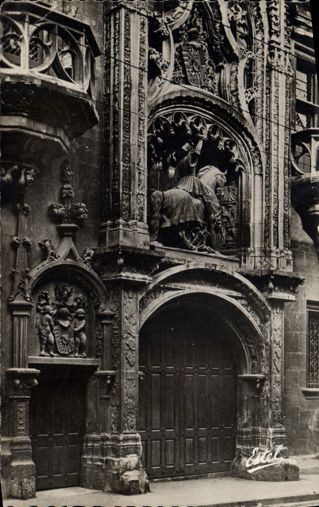 CPA Nancy Palais Ducal La Porterie et Statue du Duc Antoine