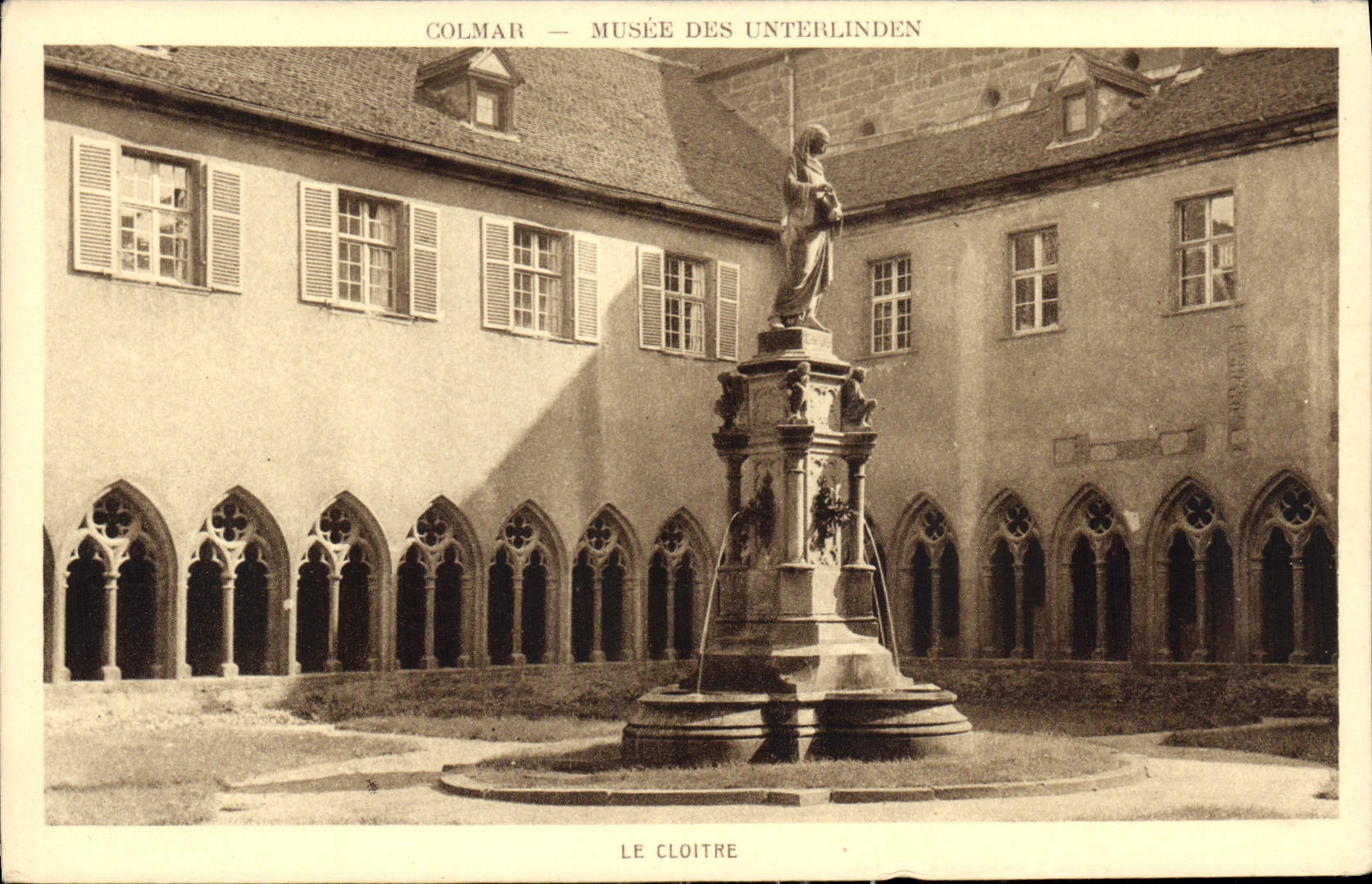 CPA Colmar Musee des Unterlinden Le Cloitre