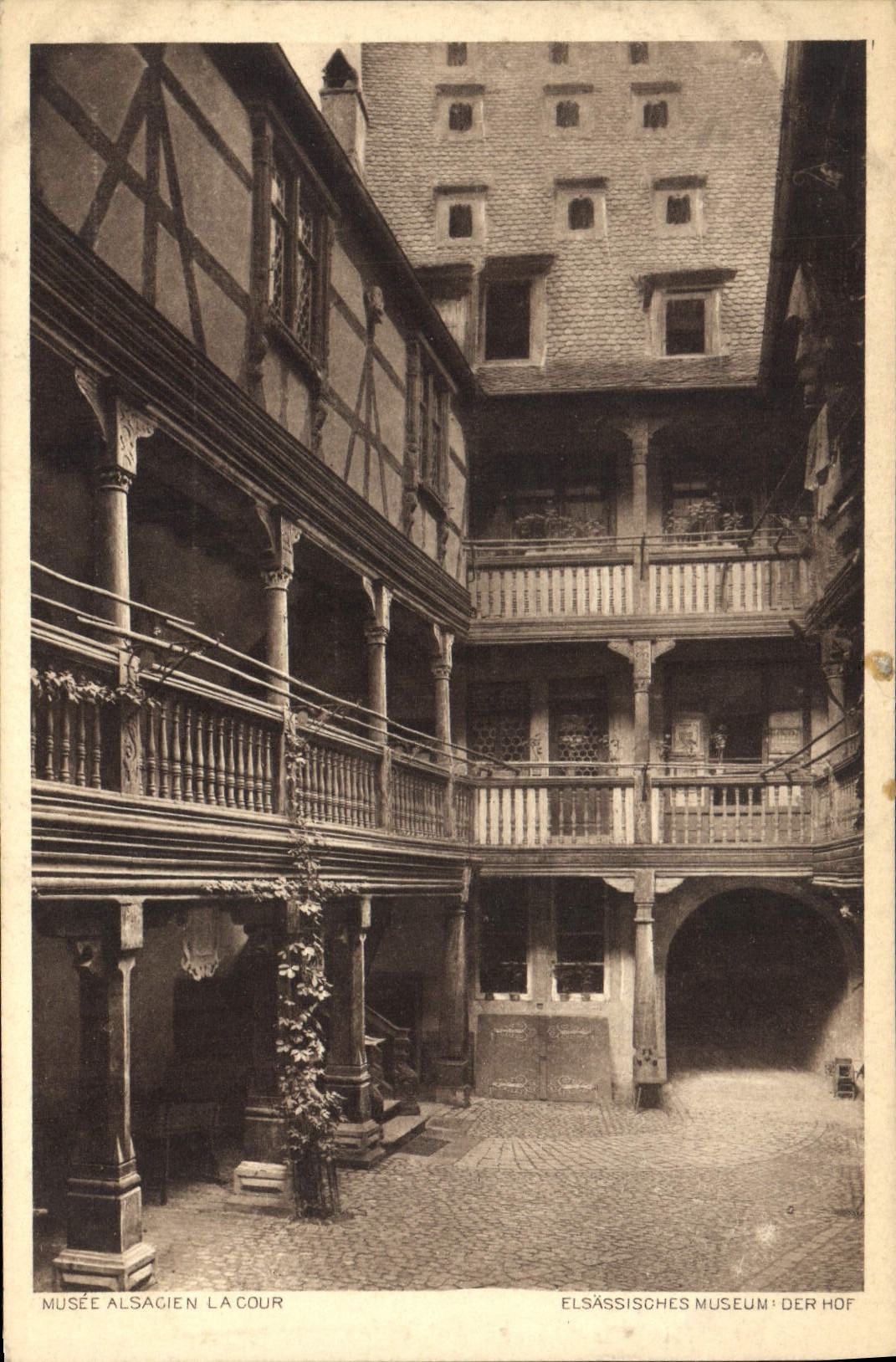 CPA Musee Alsagien La Cour 