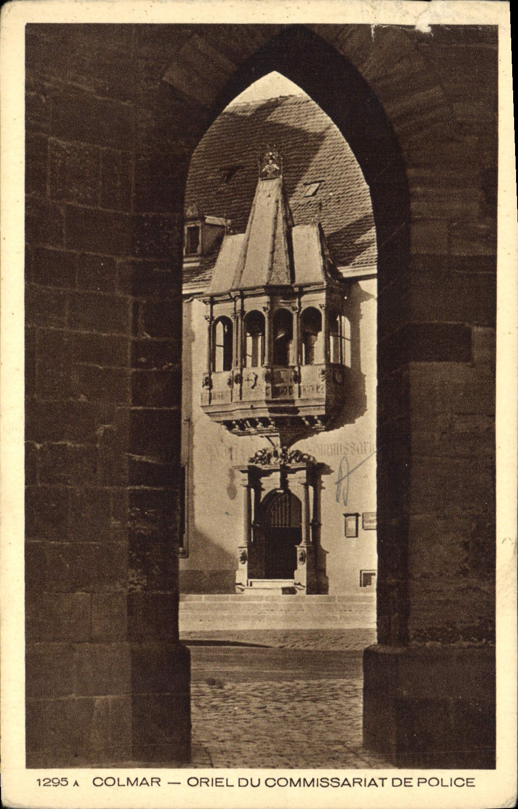 CPA Colmar Oriel du Commissariat de Police