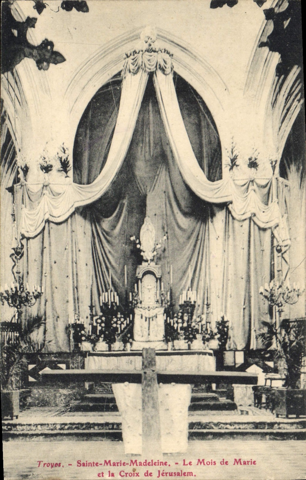 CPA Troyes Sainte Marie Madeleine Le Mois de Marie et la Croix de Jerusalem