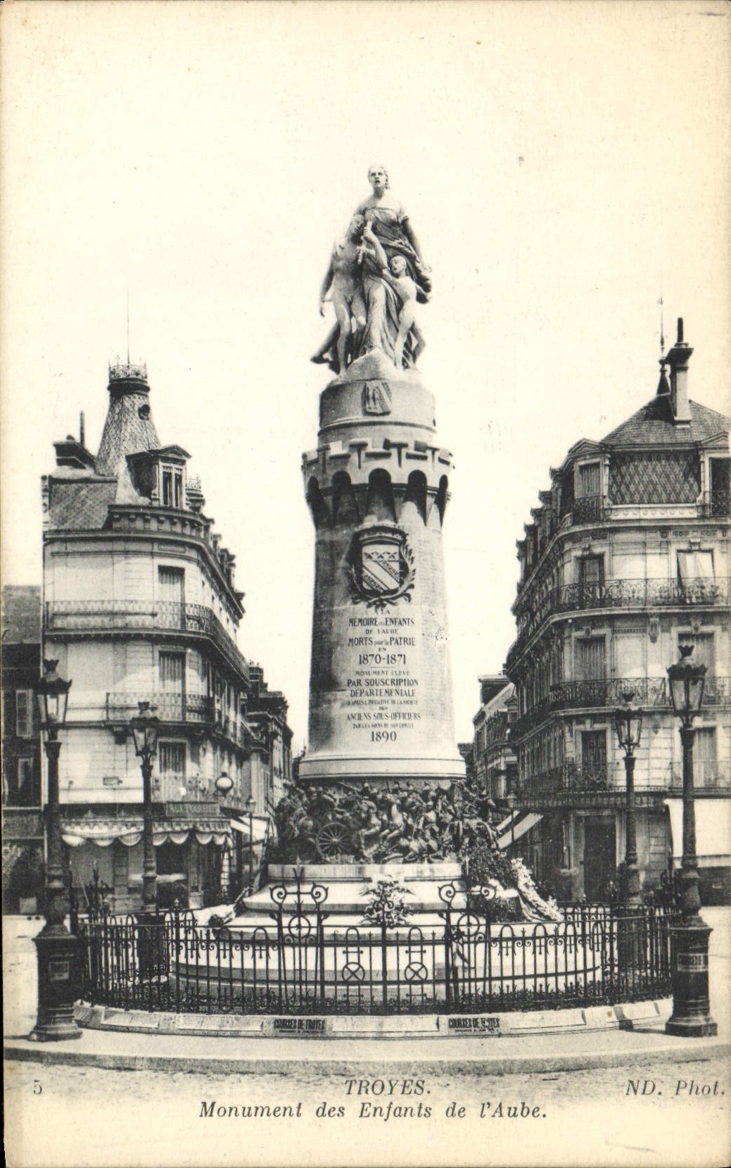 CPA Troyes Monument des Enfants de l'Aube
