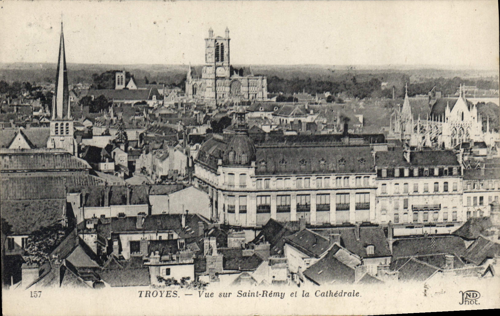 CPA Troyes Vue sur Saint Remy et la Cathedrale 