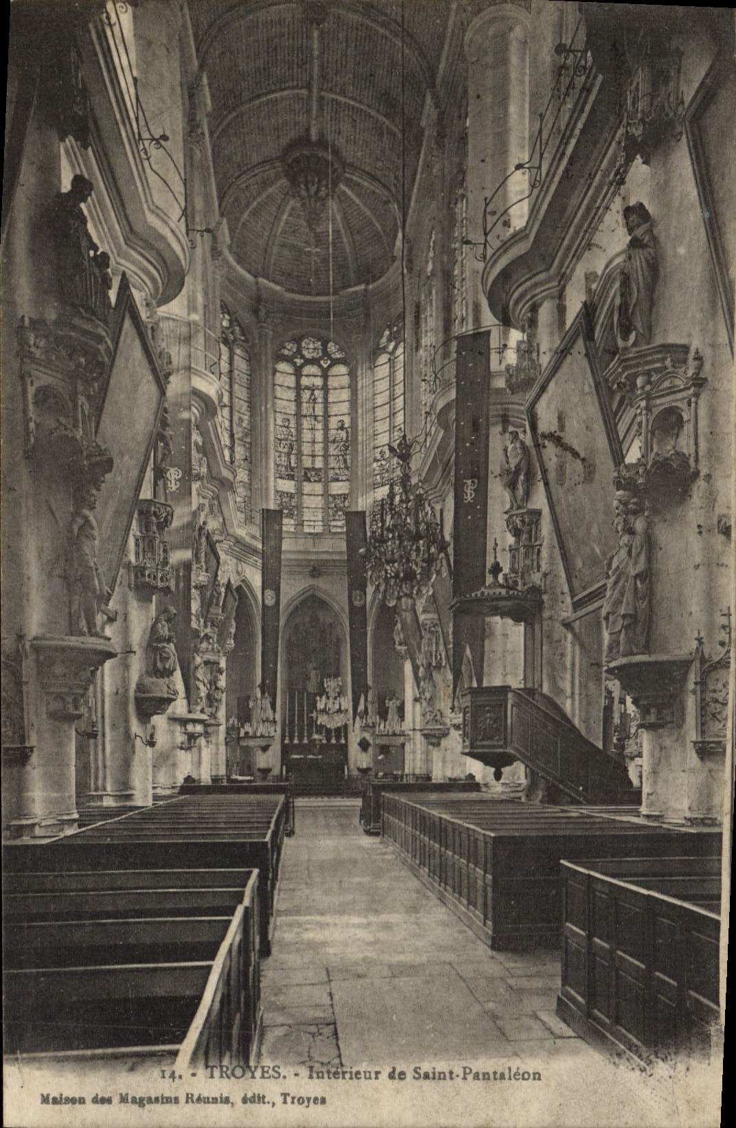 CPA Troyes Interieur de Saint Pantaleon 