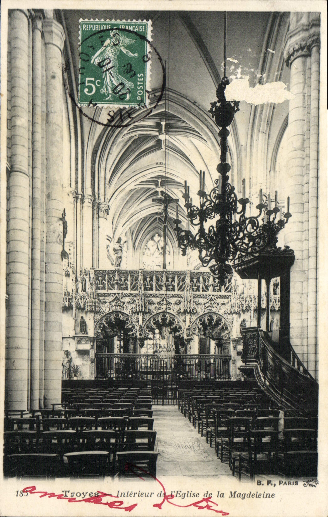 CPA Troyes Interieur de l'Eglise de la Madeleine