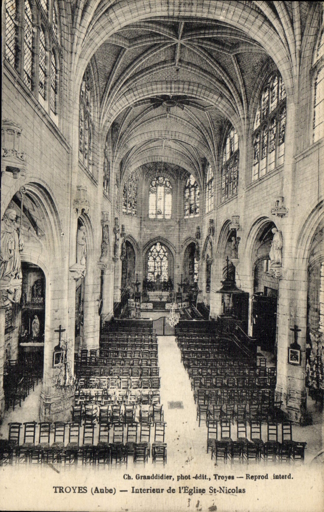 CPA Troyes Aube Interieur de l'Eglise St Nicolas 