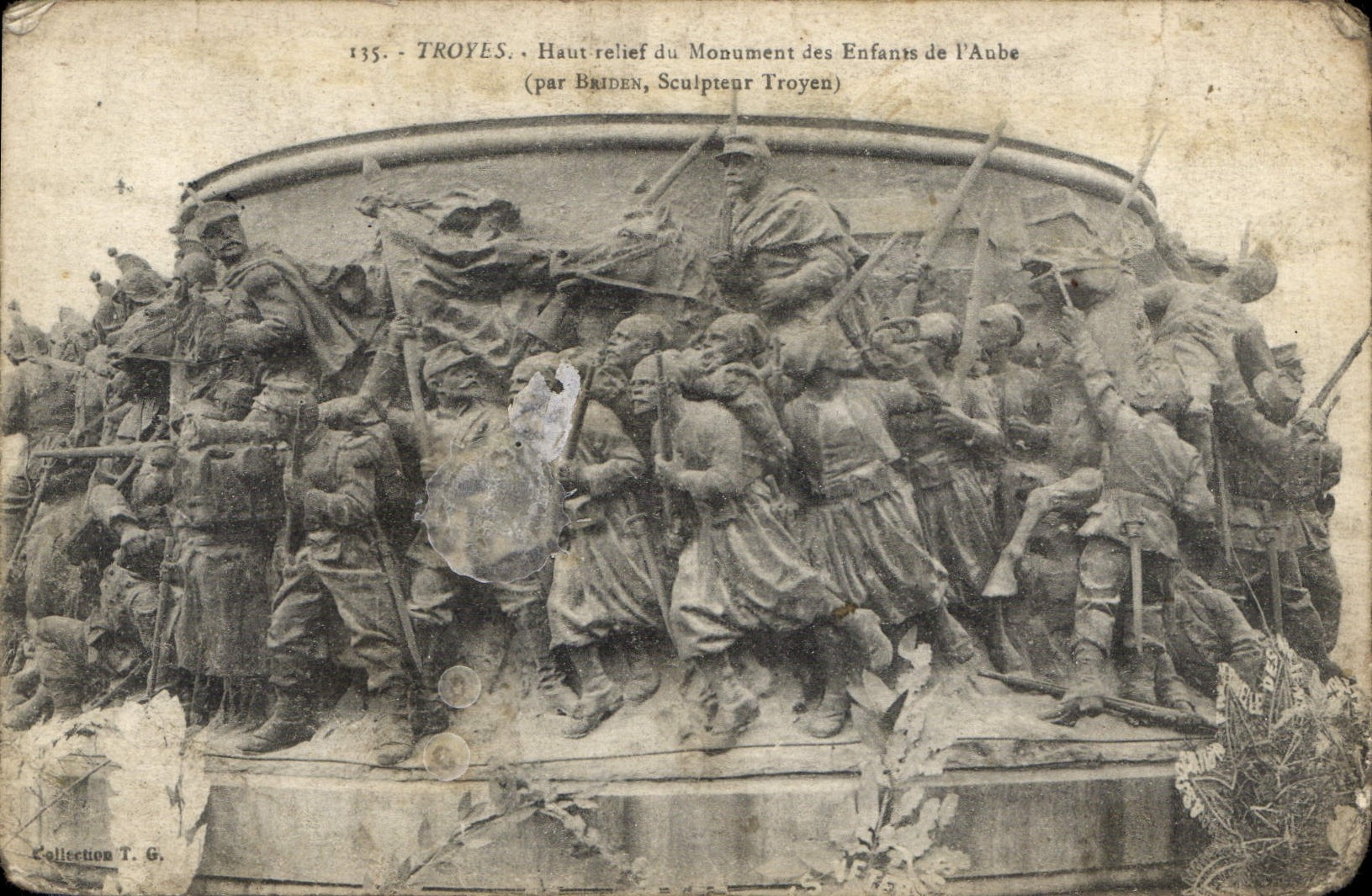 CPA Troyes Haut Relief du Monument des Enfants de l'Aube 
