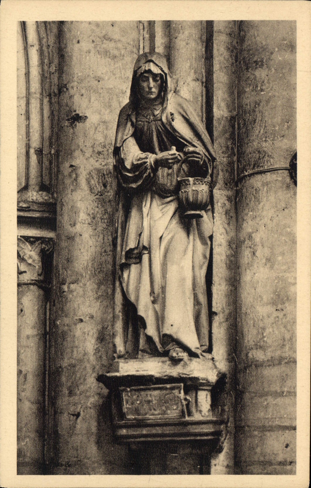 CPA Troyes Aube Eglise Ste Madeleine 