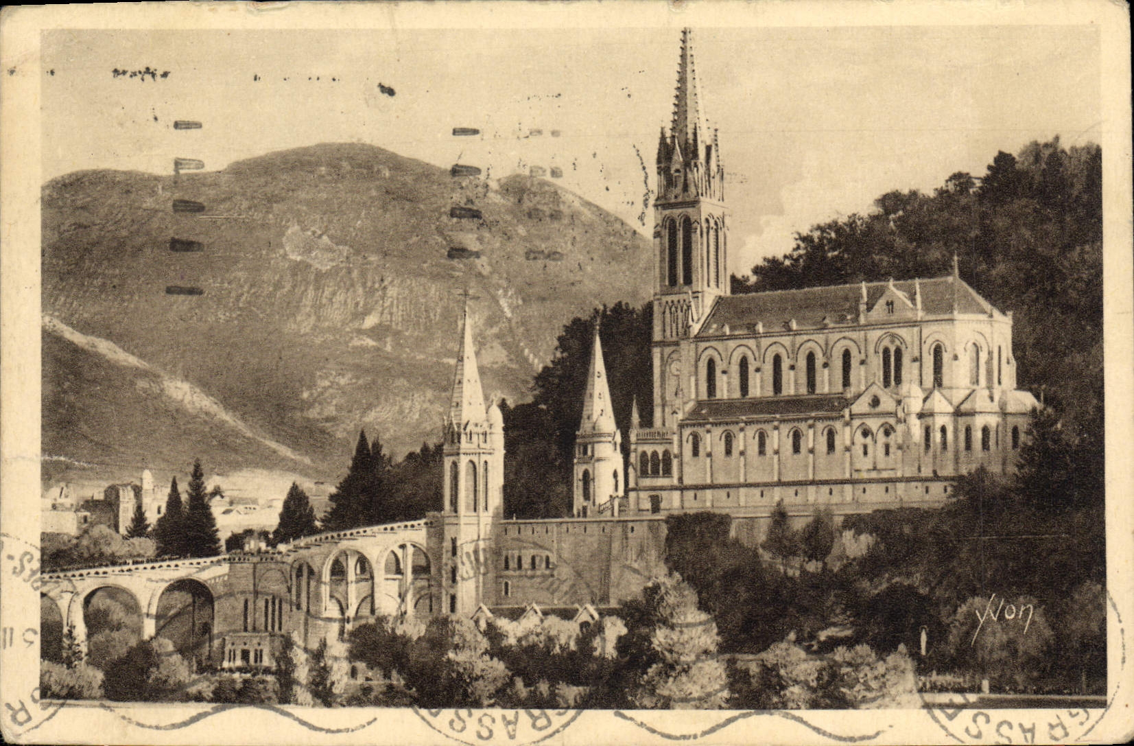 CPA Lourdes Hautes Pyrenees La Basilique et la Grotte vues de la Rive Driote du Gave