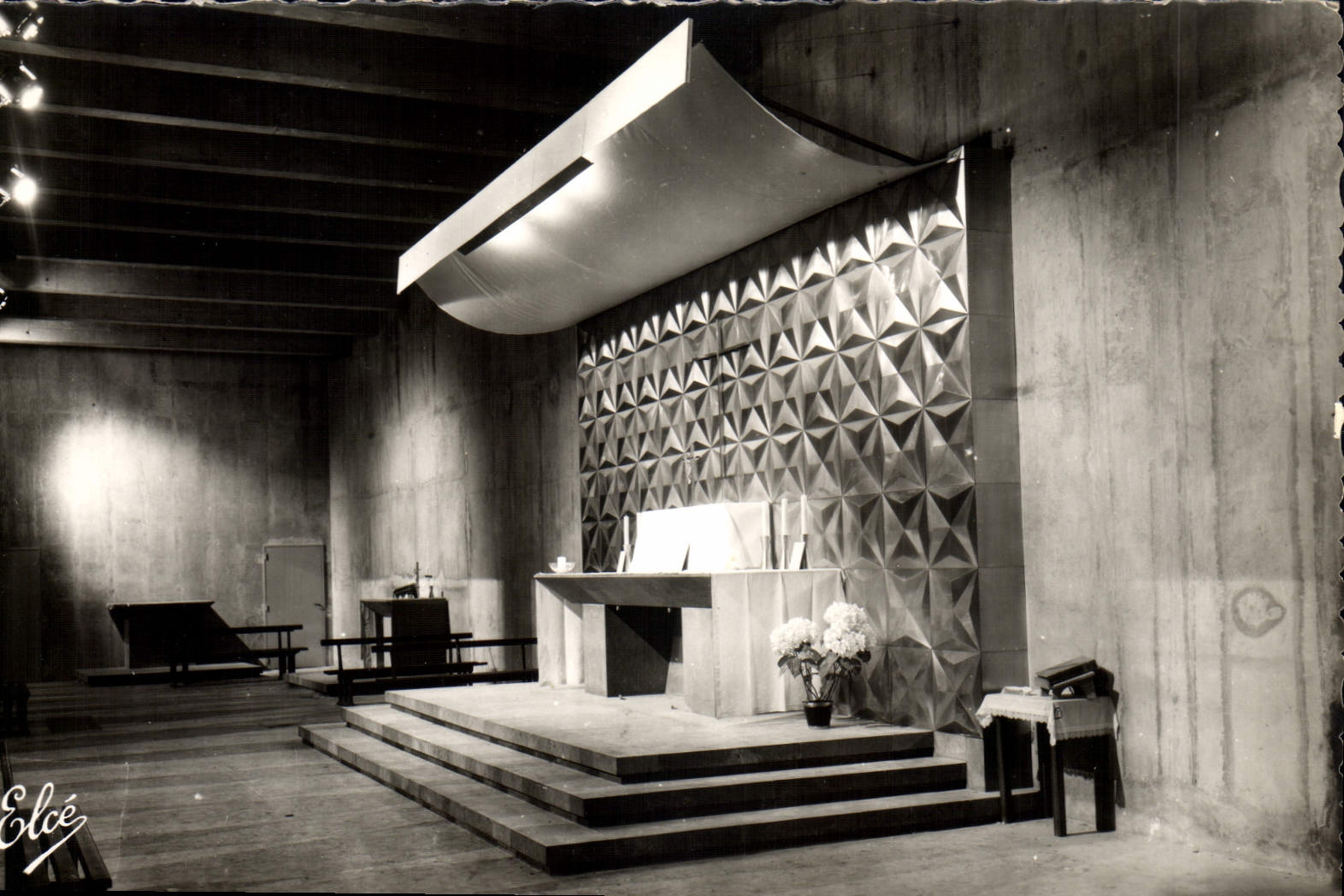 CPA Lourdes Hautes Pyrenees Basilique Souterraine St Pie X La Chapelle Pax Christi