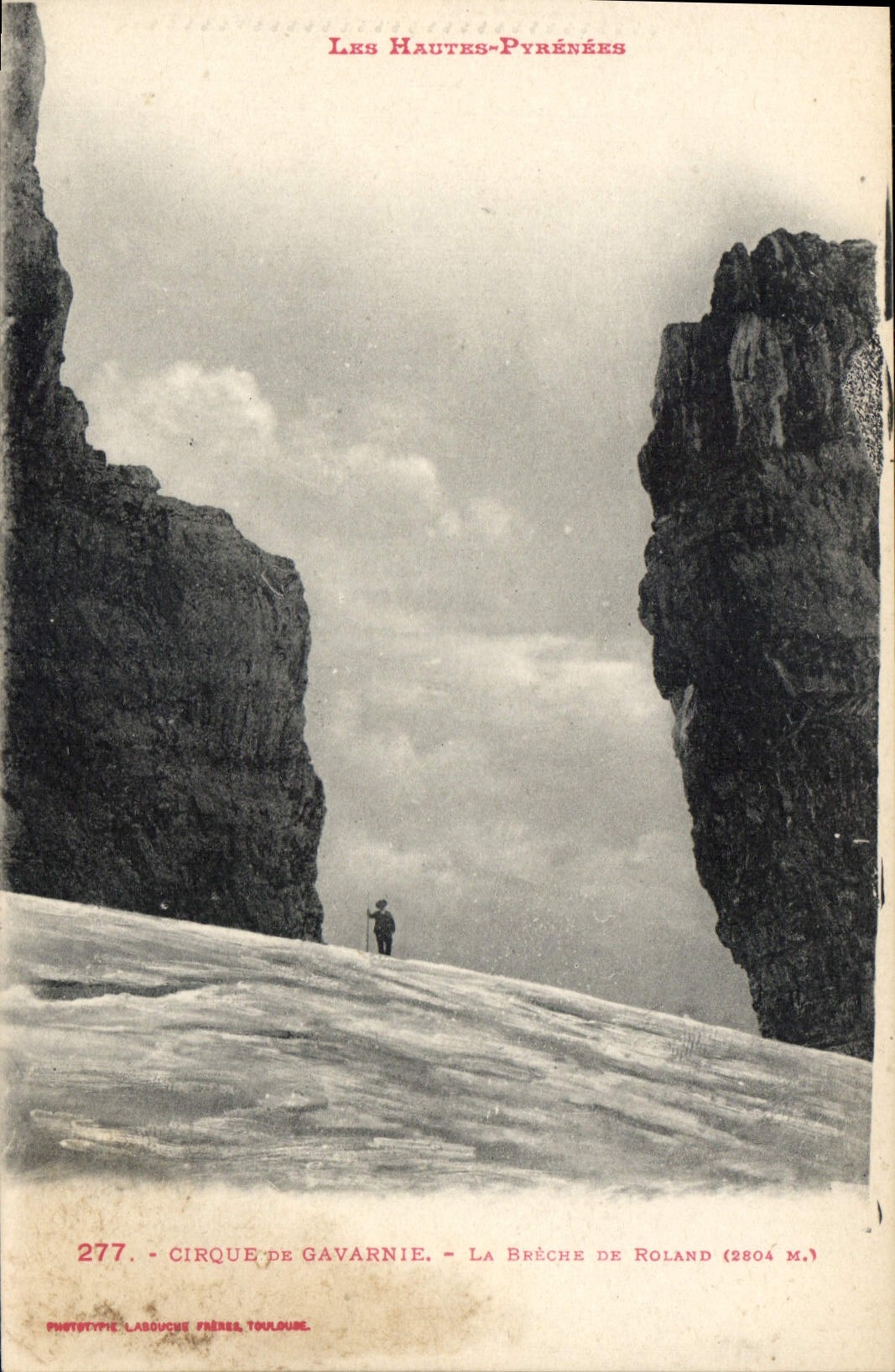 CPA Les Hautes Pyrenees Ciruque de Gavarnie La Breche de Roland 