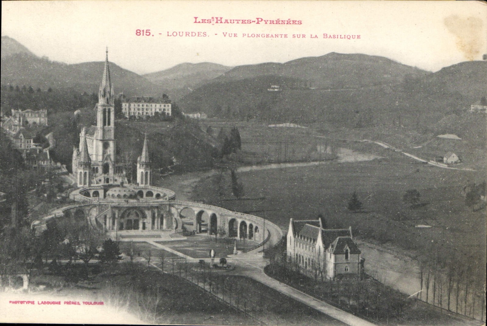 CPA Les Hautes Pyrenees Lourdes Vue Plongeante sur La Basilique 
