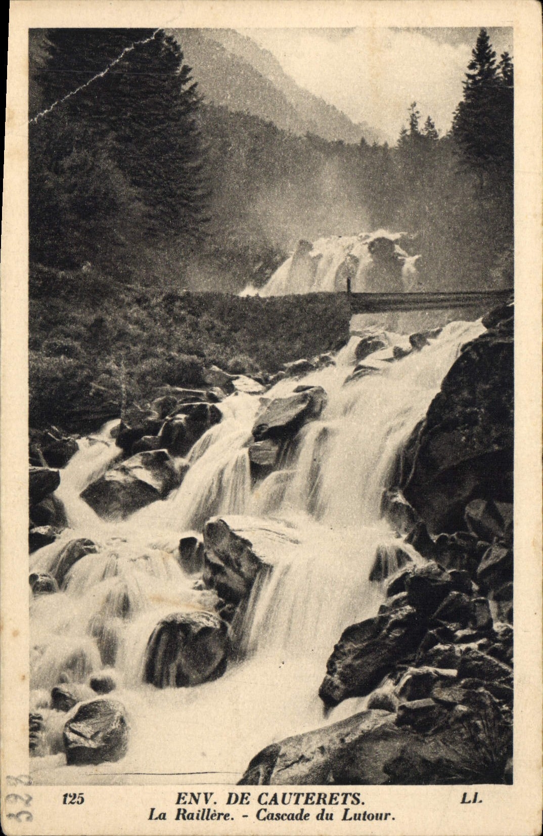 CPA Env de Cauterets La Raillere Cascade de Lutour 