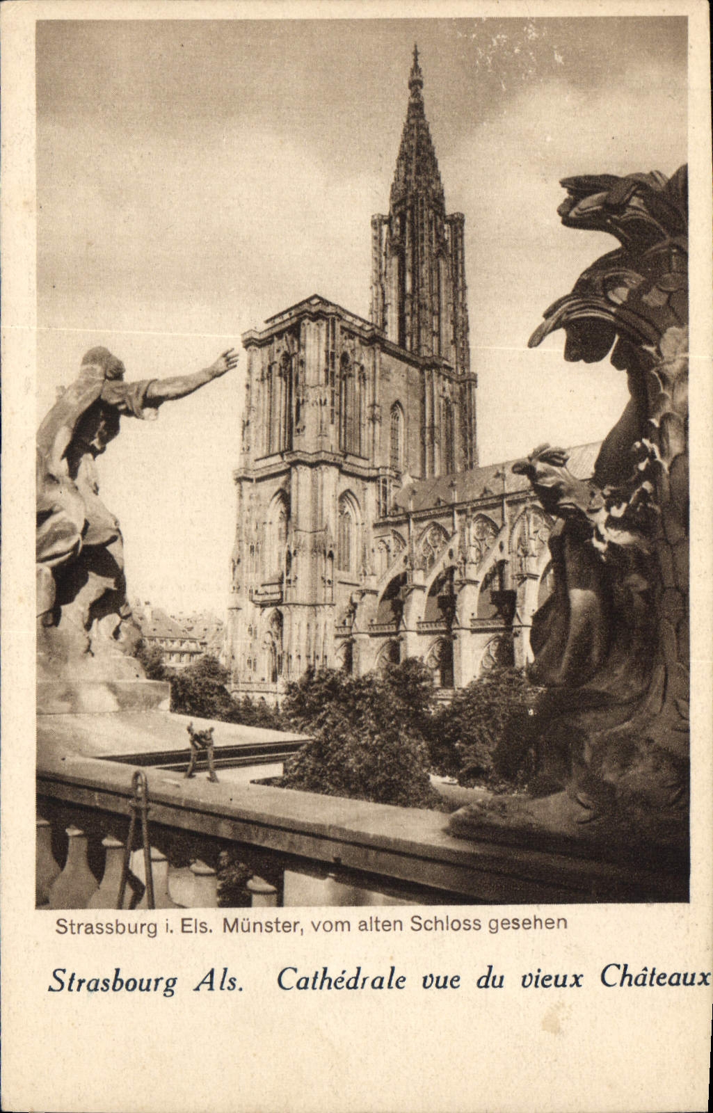 CPA Strasbourg Als Cathedrale vue du vieux Chateaux 