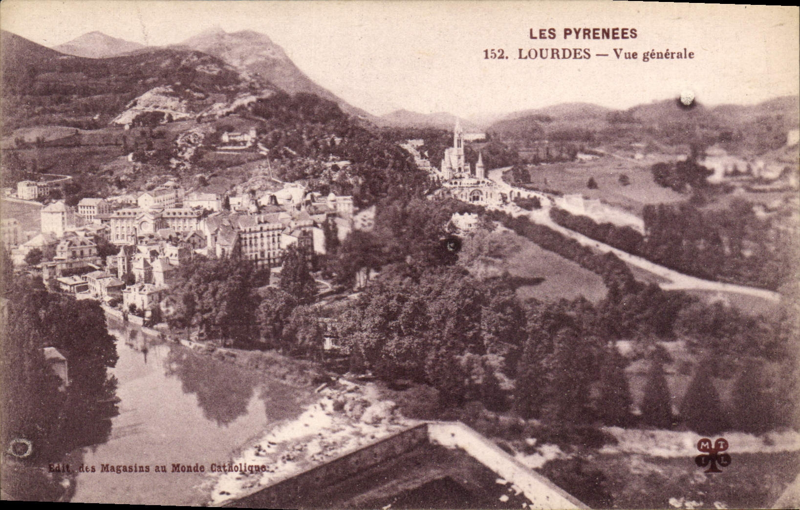 CPA Les Pyrenes Lourdes Vue generale 