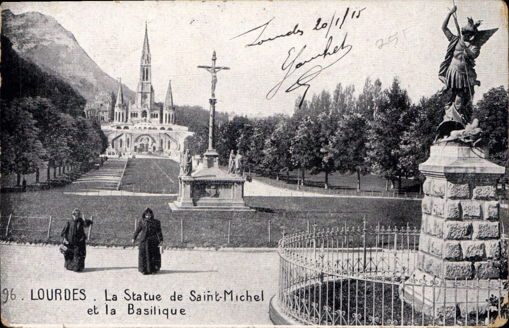 CPA Lourdes La Statue de Saint Michel et la Basilique 