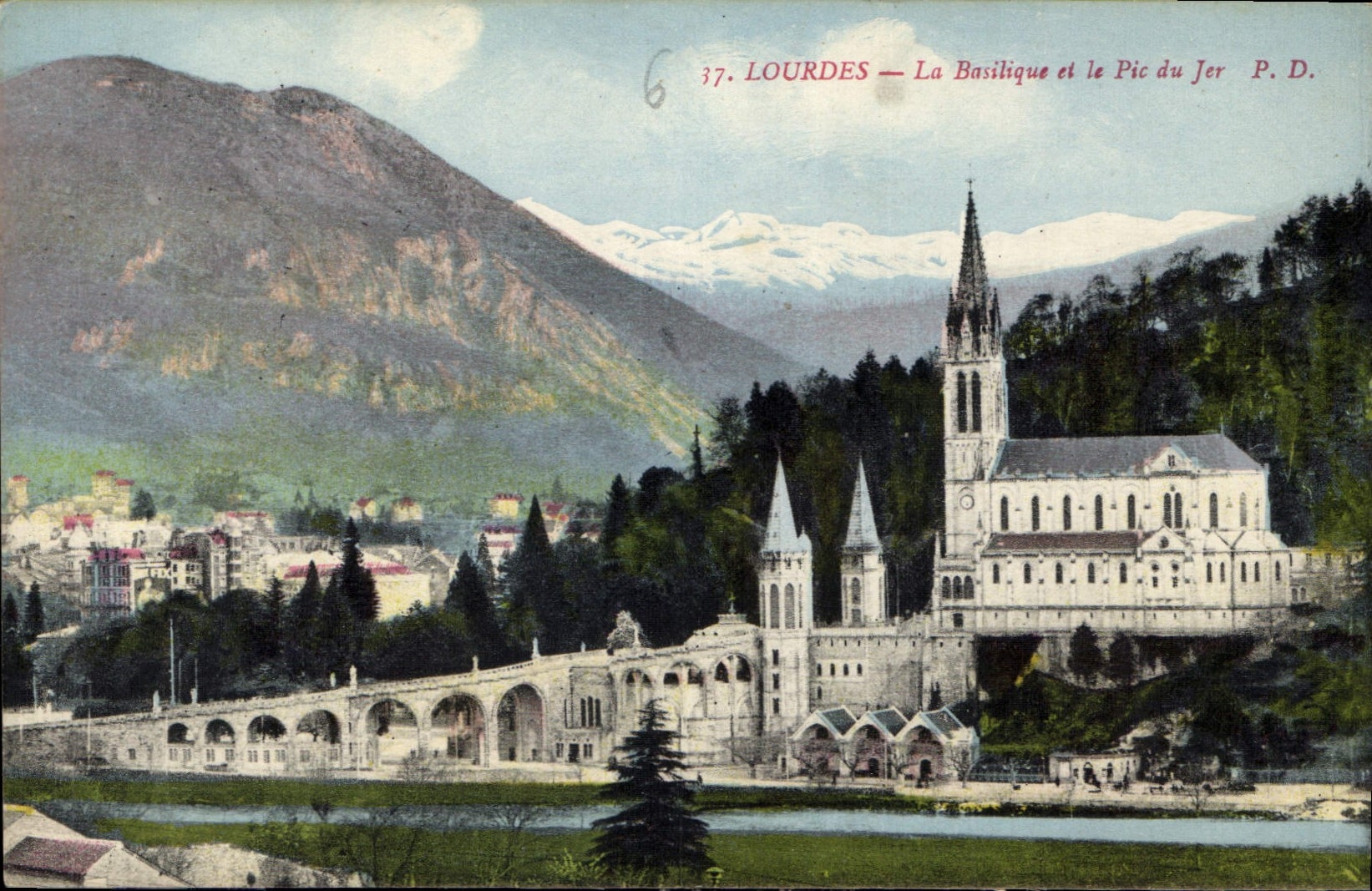 CPA Lourdes La Basilique et la Pic du Jer 