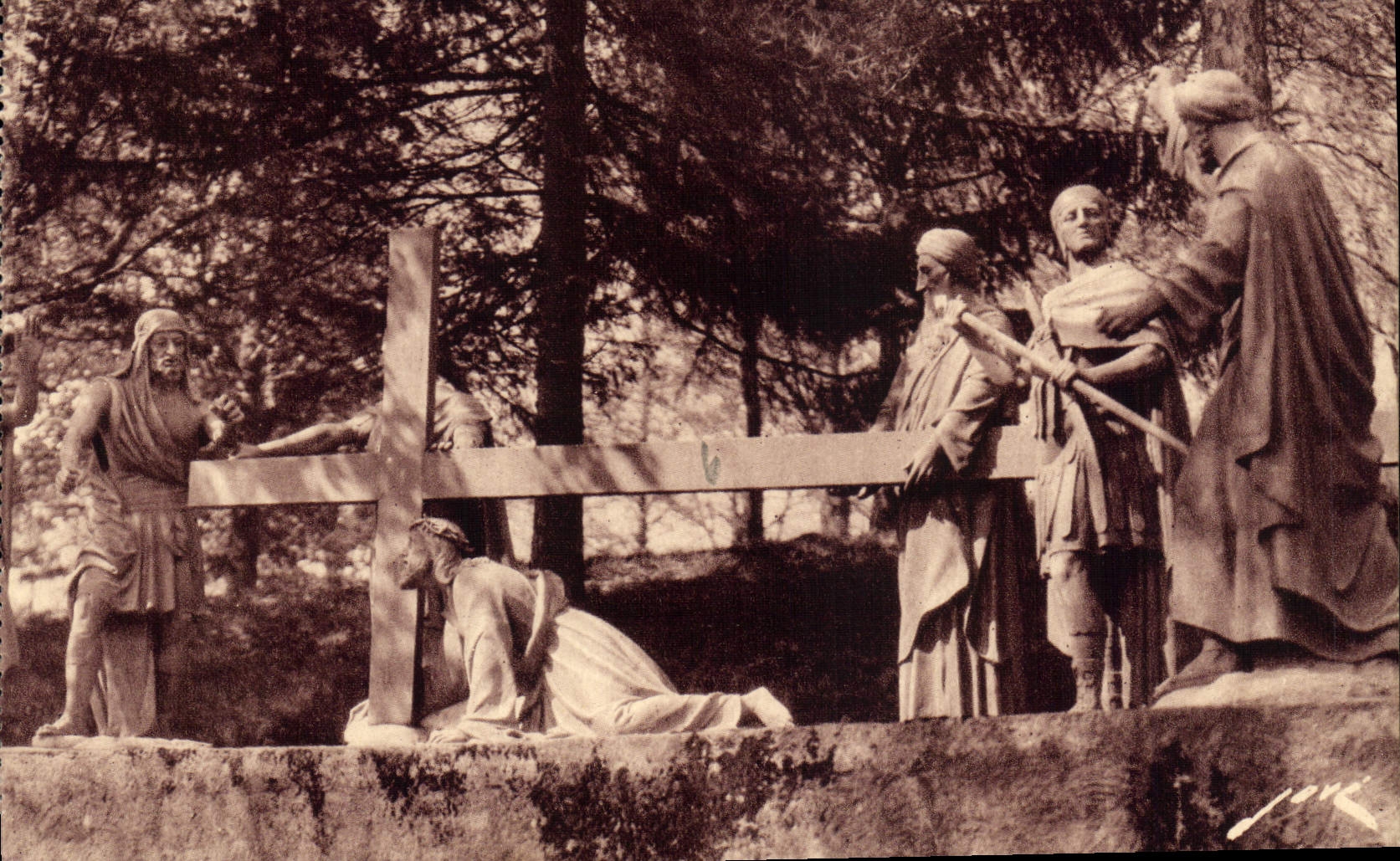 CPA Lourdes HP Le Calvaire VII Station Jesus tombe pour la deuxieme fois 