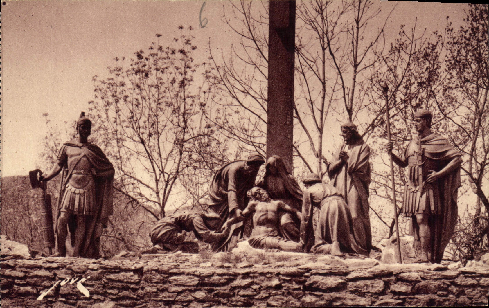 CPA Lourdes HP Le Calvaire XIII Station Jesus est descende de la Croix et remis 