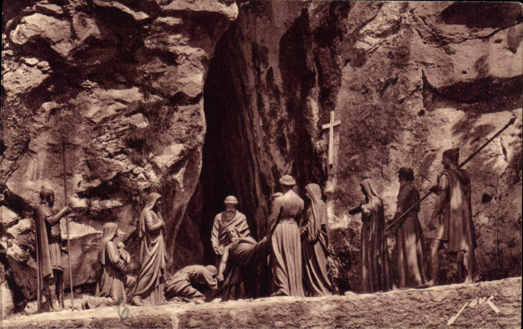 CPA Lourdes HP Le Calvaire XIV est mis dans le Sepulcre