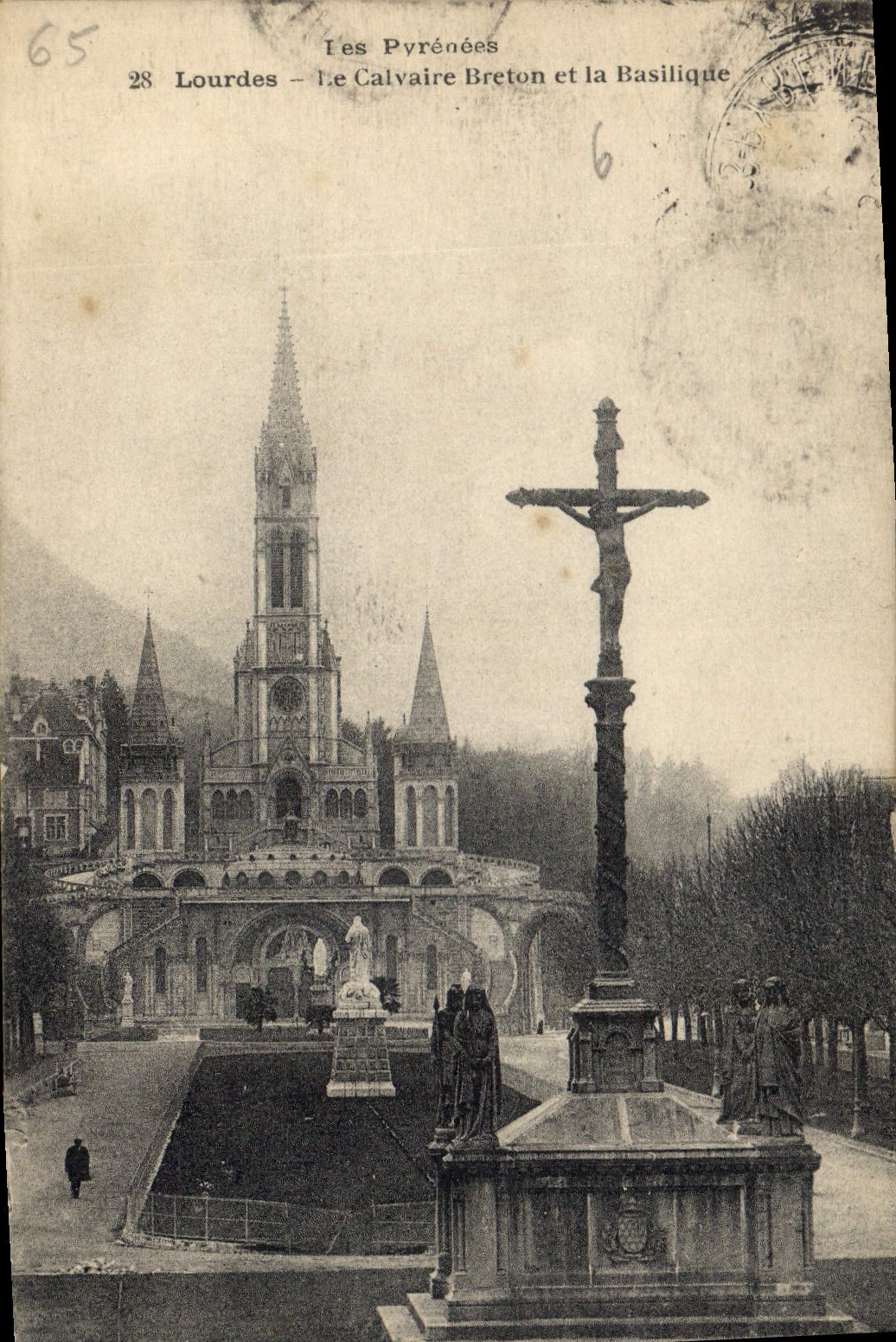 CPA Lourdes Le Calvaire Breton et la Basilique 