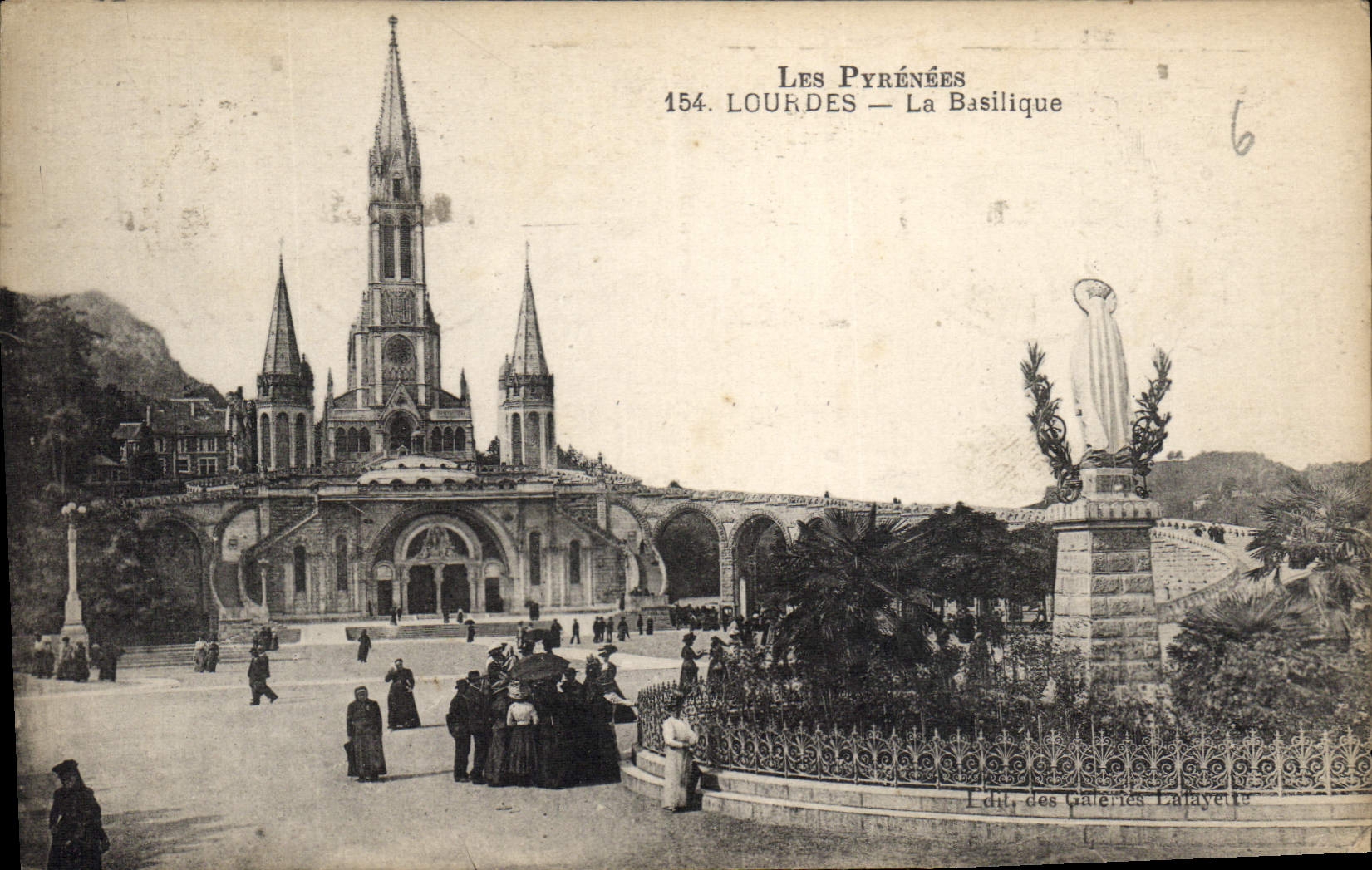 CPA Lourdes La Basilique 