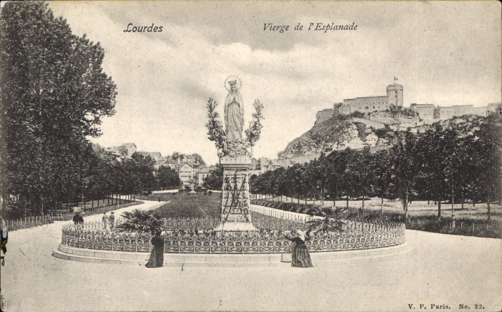 CPA Tarbes Vue generale sur les Pyrenees