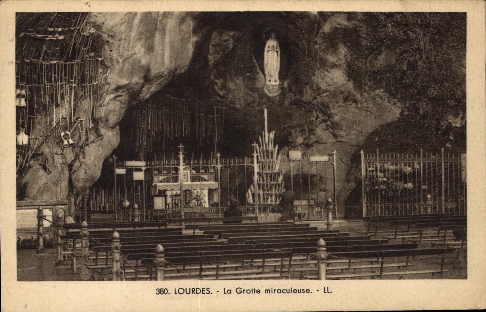 CPA Lourdes La Grotte miraculeuse 