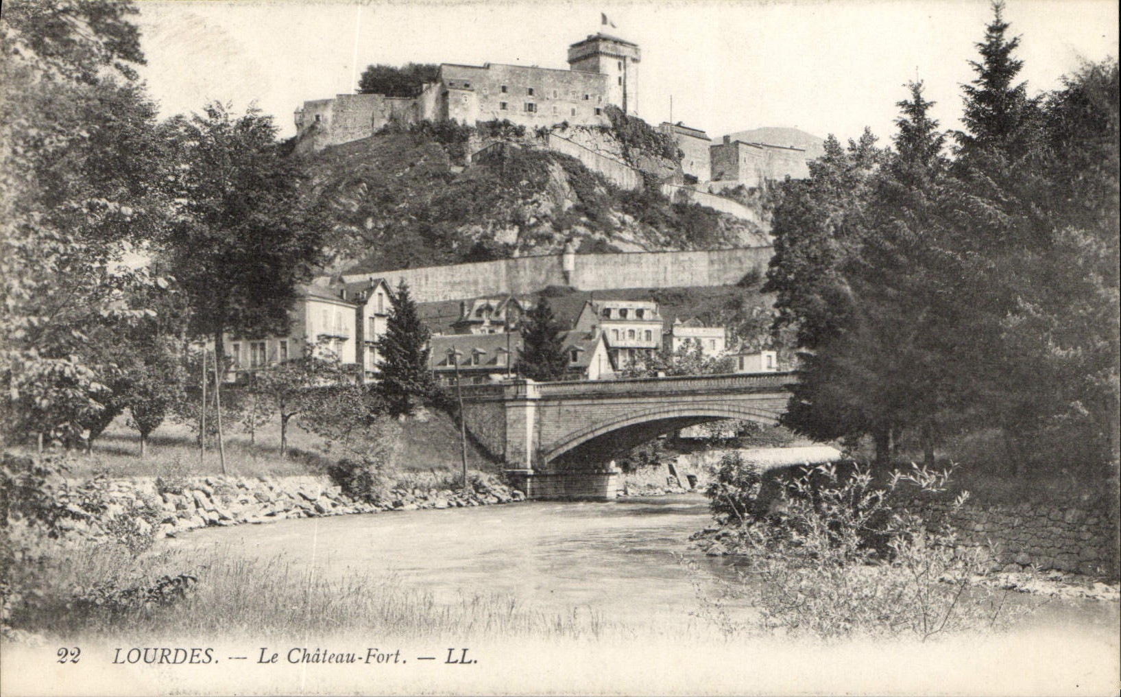 CPA Lourdes Le Chateau Fort 