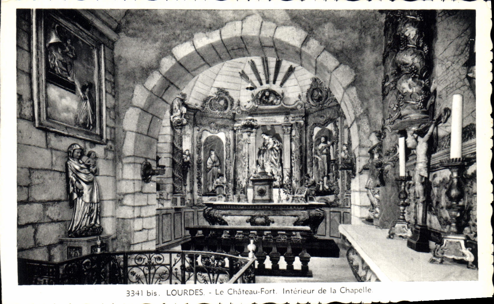 CPA Lourdes Le Chateau Fort Interieur de la Chapelle 