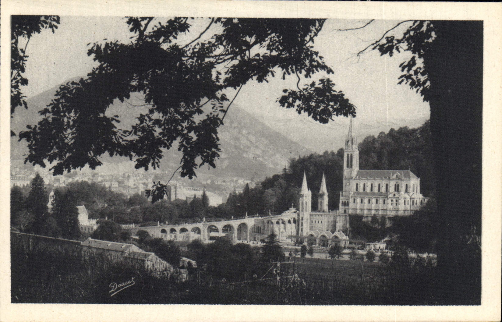 CPA Lourdes La Basilique 
