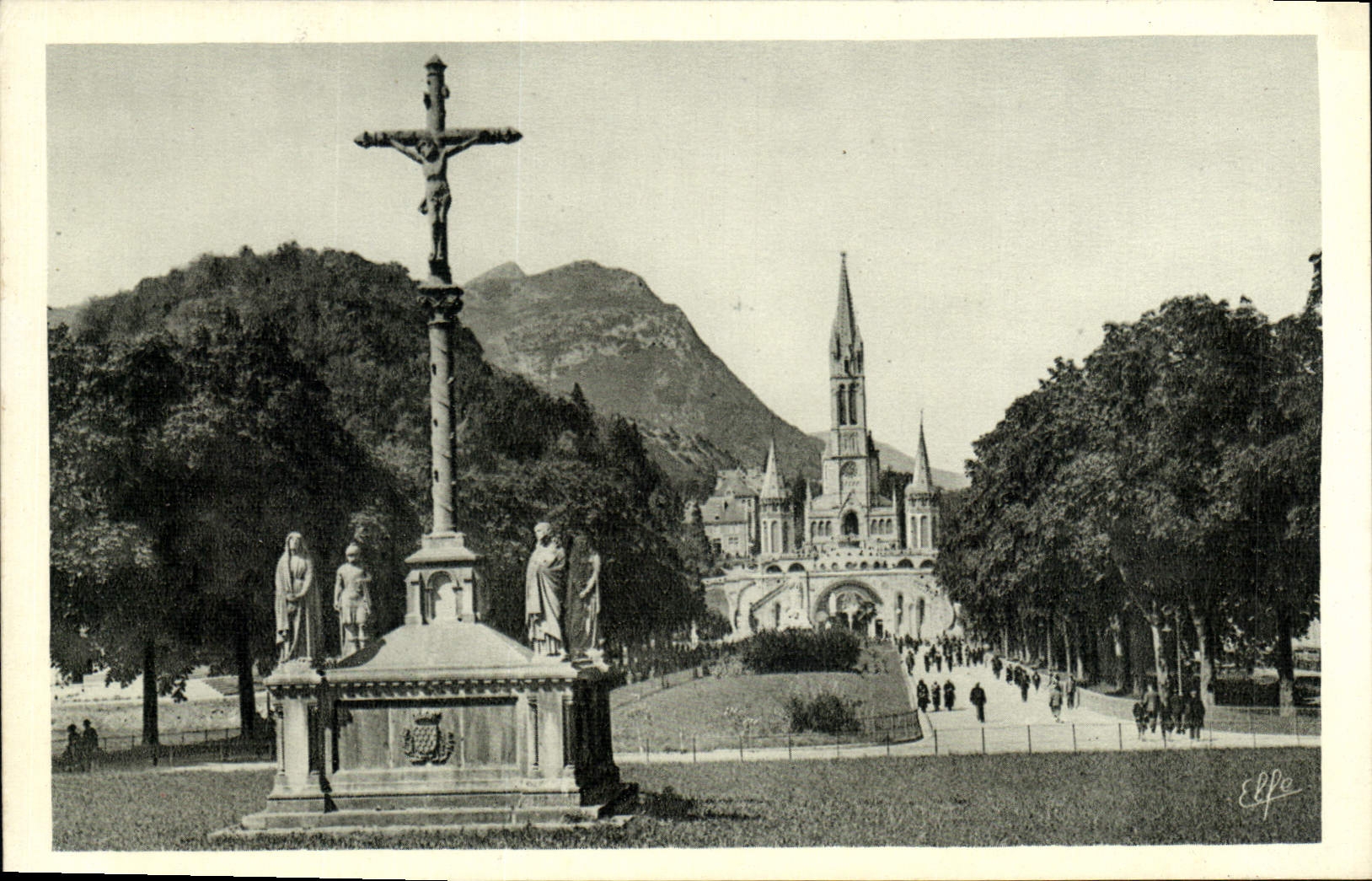 CPA Lourdes L'Esplanade 