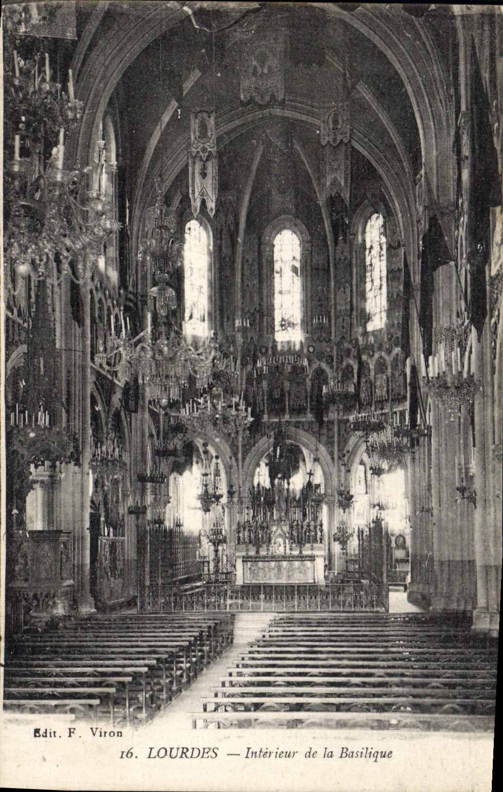 CPA Lourdes Interieur de la Basilique 
