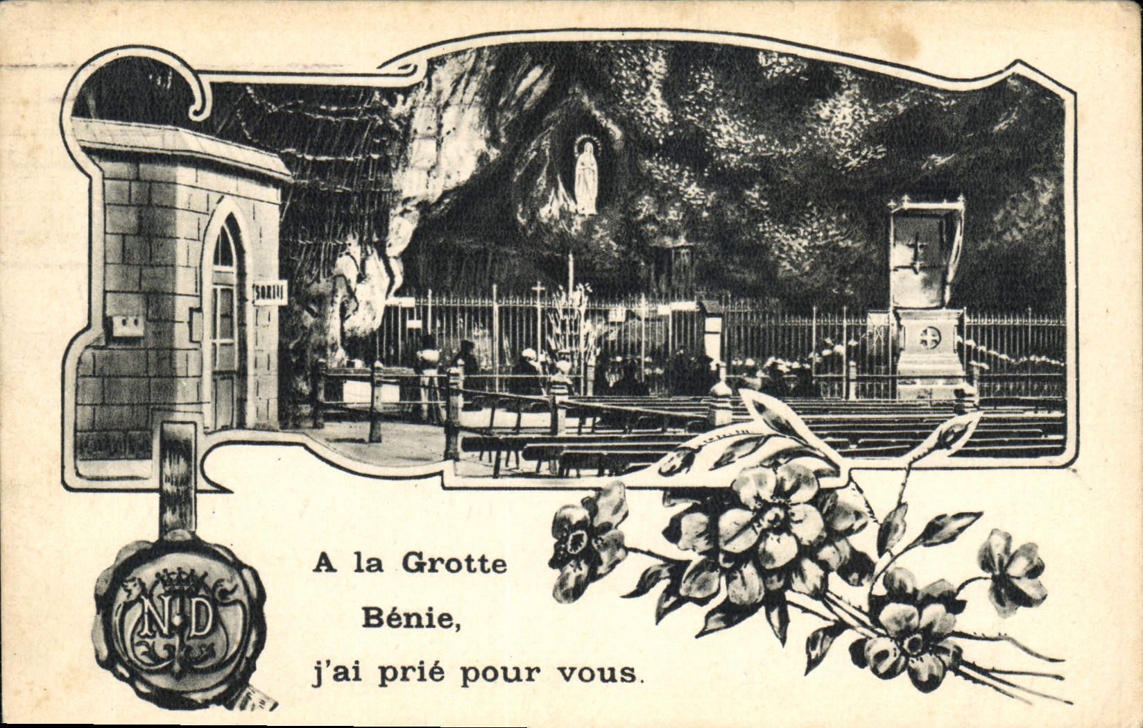 CPA Lourdes A la Grotte Benie j'ai prie pour vous 