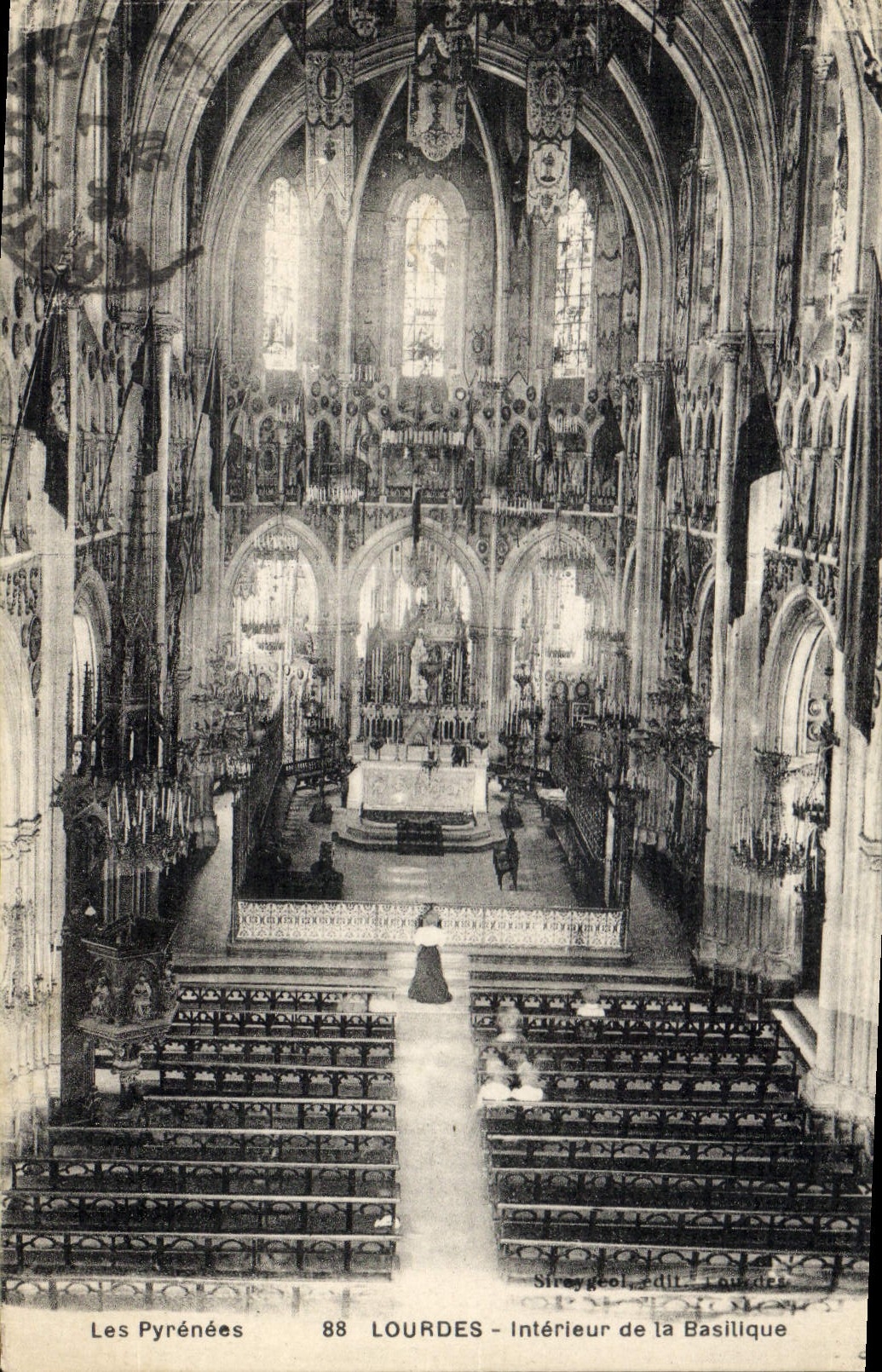 CPA Lourdes Interieur de la Basilique 