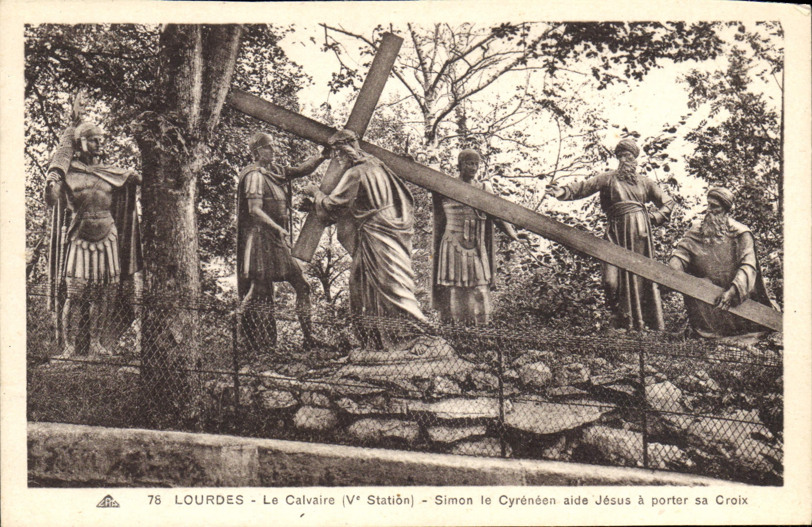 CPA Lourdes Le Calvaire Simon le Cyreneen aide Jesus a porter sa Croix 